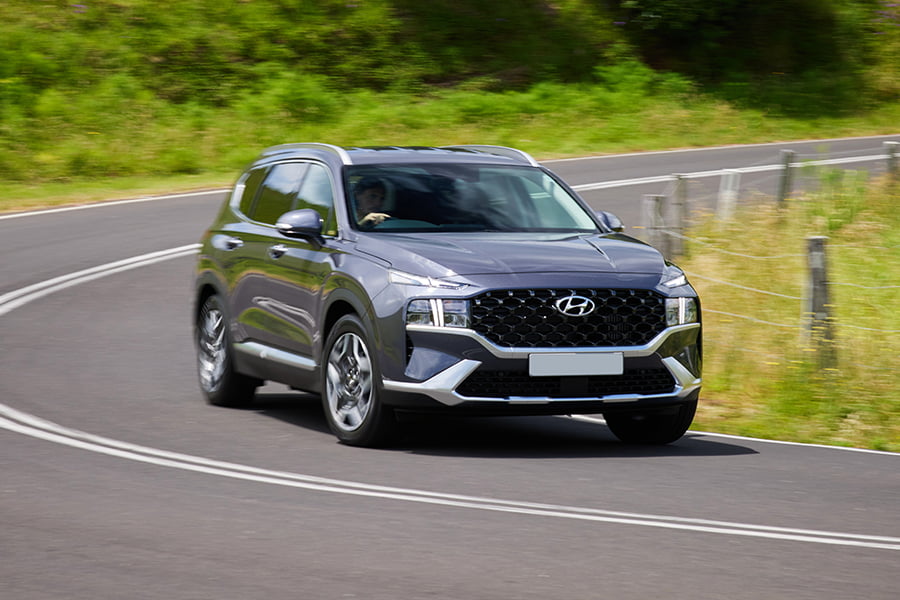 Hyundai Santa Fe Hybrid 2022 cornering