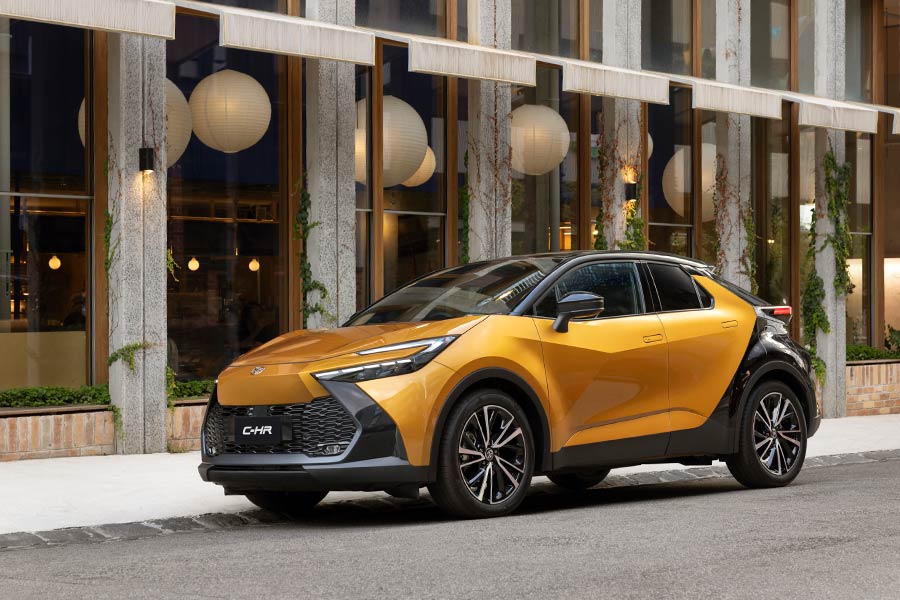 Toyota C-HR  2024 parked