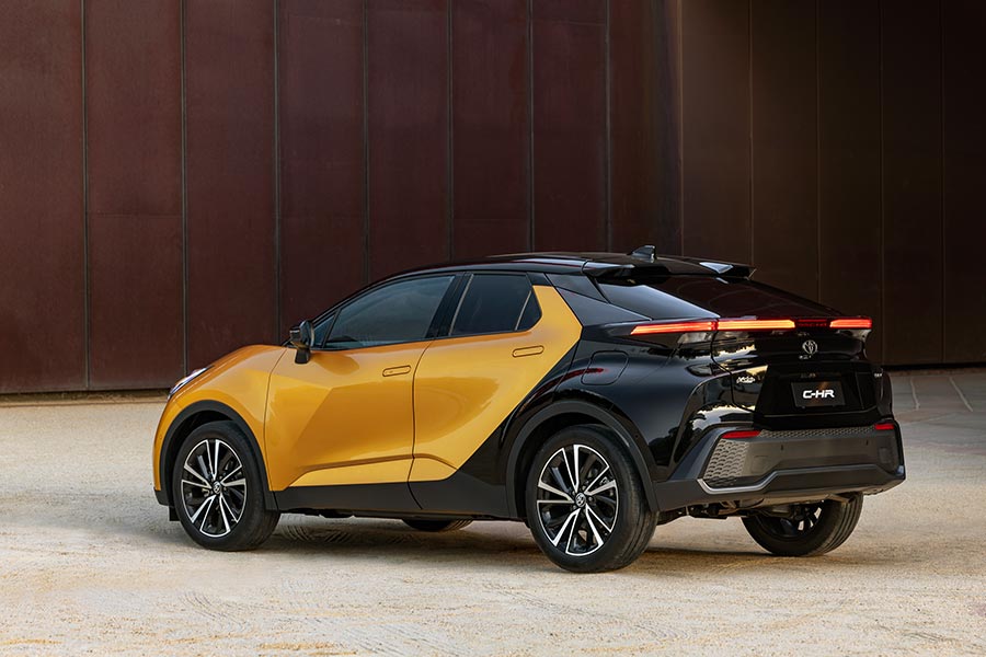 Toyota C-HR 2024 parked